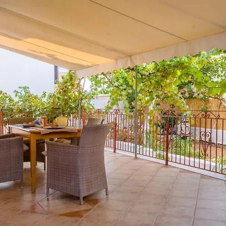 Διαμέρισμα Lucky House *